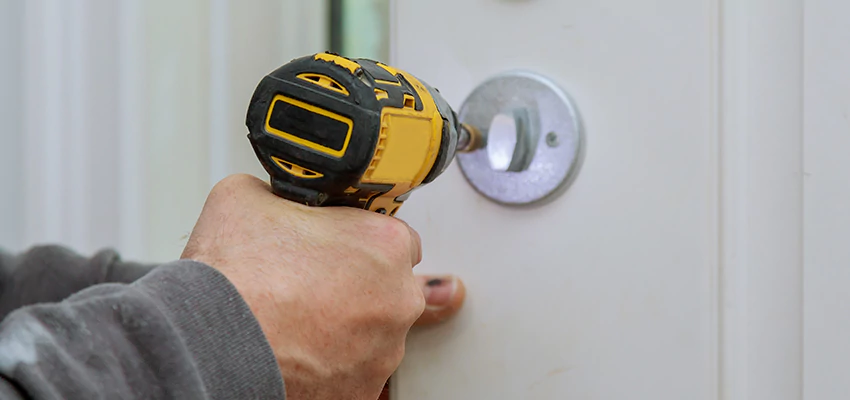 Street Locksmith For Smart Lock Repair in Beverly Hills, CA